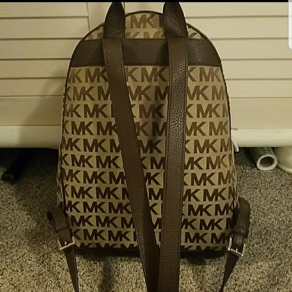 Michael Kors Large Abbey Backpack - Picture 3 of 8
